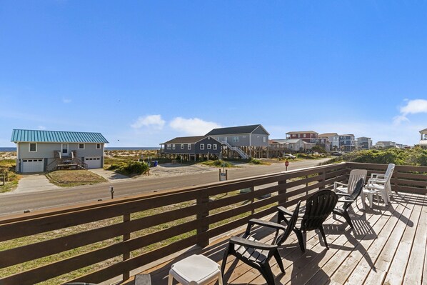 Terrace/patio - Dual-unit 5 BR beach retreat, perfect for families or friends that enjoy vacationing together! (Oak Island)