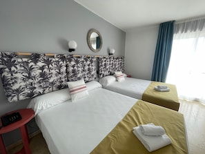 Triple Room, Balcony | Desk, blackout curtains, Internet - Bluesea Costa Norte (Sanxenxo)