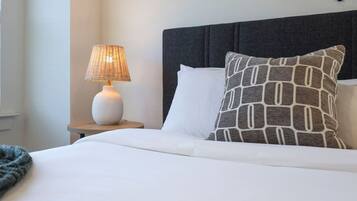 4 bedrooms, desk, iron/ironing board, travel crib