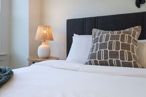 4 bedrooms, desk, iron/ironing board, travel cot