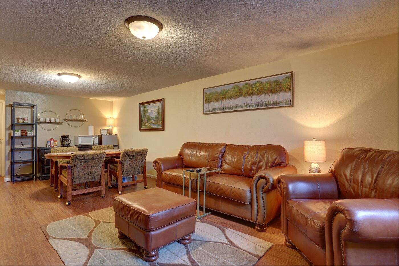 5th St Hospitality  King bd, close to hospital, downtown and driveway parking. 