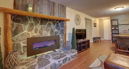 5th St Hospitality King bd, close to hospital, downtown and driveway parking.