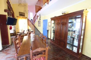 วิลล่า | ห้องนั่งเล่น | ทีวี 30 นิ้ว พร้อมช่องดิจิตอล