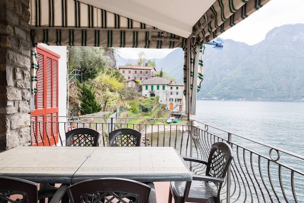 Villa | Balcony