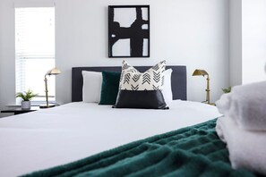 3 室のベッドルーム、デスク、アイロン / アイロン台、WiFi