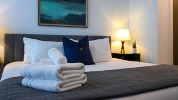 3 makuuhuonetta, työpöytä, silitysrauta/-lauta, Wi-Fi