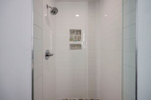 Hair dryer, towels - 10 Mins To Broadway - Alluring Gated Townhome (Nashville)