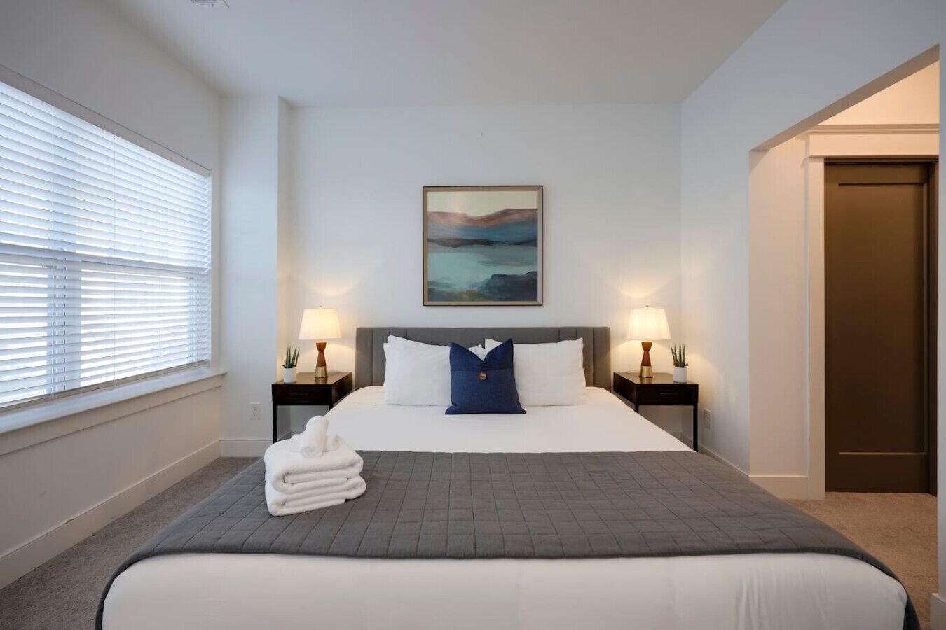 3 多间卧室、办公桌、熨斗/熨衣板、WiFi