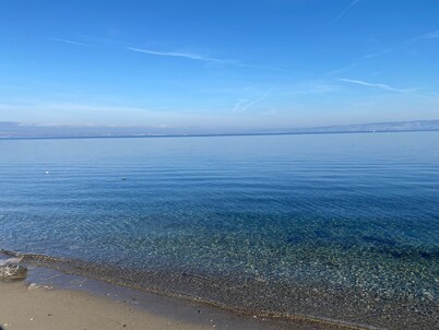 Superb lake view-T3 apartment with parking -Ideally located