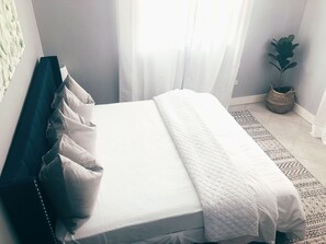 2 habitaciones, tabla de planchar con plancha, wifi y ropa de cama 