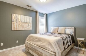 4 soverom, strykejern/-brett, wi-fi (inkludert) og sengetøy