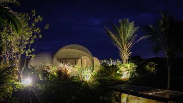 Tenda Exclusive, 1 letto king, idromassaggio, lato lago | Terrazza/patio