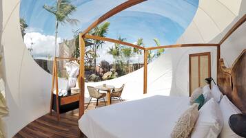 Tenda Exclusive, 1 letto king, idromassaggio, lato lago | Con stile personalizzato, con arredamento individuale, postazione laptop