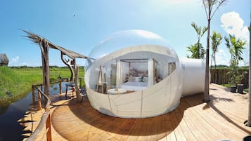 Tente Exclusive, 1 trÚs grand lit, bain à remous, en bord de lac | Décoration personnalisée, ameublement personnalisé