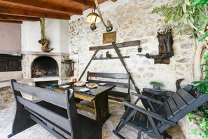Outdoor dining - Holiday Villa with swimming pool, Blue Tree (Ždrelac)
