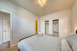 3 室のベッドルーム、アイロン / アイロン台、WiFi (無料)、ベッドシーツ