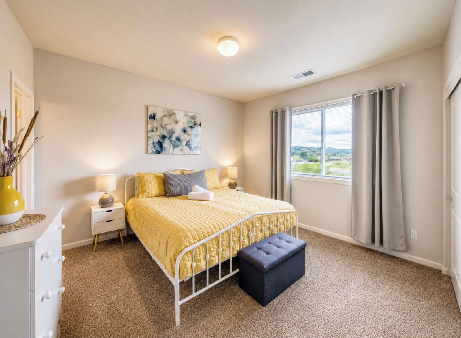 3 bedrooms, iron/ironing board, WiFi (free), bed sheets