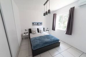 4 bedrooms, iron/ironing board, free WiFi, bed sheets