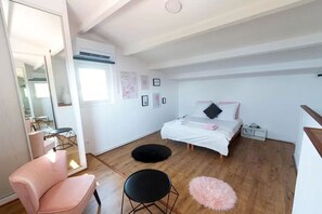4 slaapkamers, een strijkplank/strijkijzer, gratis wifi, beddengoed