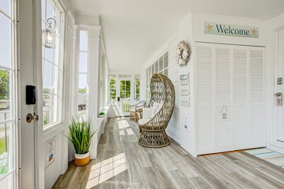 Ocean front and 3 beaches across,parks, short walk to historic downtown!