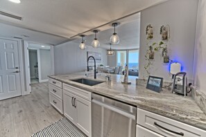 Fridge, microwave, oven, stovetop - Discounted Rates! Long Beach Resort Tower 1-903 (Panama City Beach)