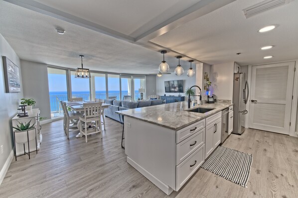 Fridge, microwave, oven, stovetop - Discounted Rates! Long Beach Resort Tower 1-903 (Panama City Beach)