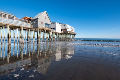 Beachfront Luxury Grand Victorian Condo (Primetime View directly down the pier)