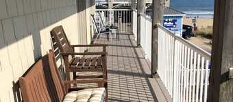 Beachfront Luxury Grand Victorian Condo (Primetime View directly down the pier)
