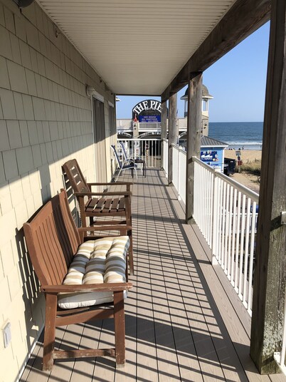 Beachfront Luxury Grand Victorian Condo (Primetime View directly down the pier)