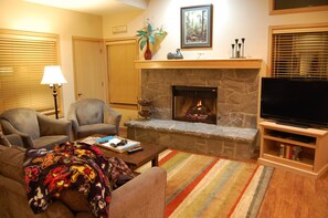 TV, fireplace - Spacious, economical condo for your family getaway. (Sunriver)