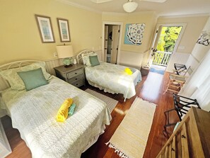 3 habitaciones, tabla de planchar con plancha, wifi y ropa de cama 