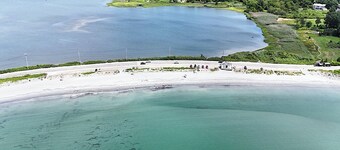 Beautiful Coastal Loft - 5 Minute Walk to Beach