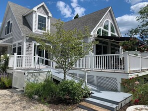 Exterior - Beautiful Coastal Loft - 5 Minute Walk to Beach (Jamestown)