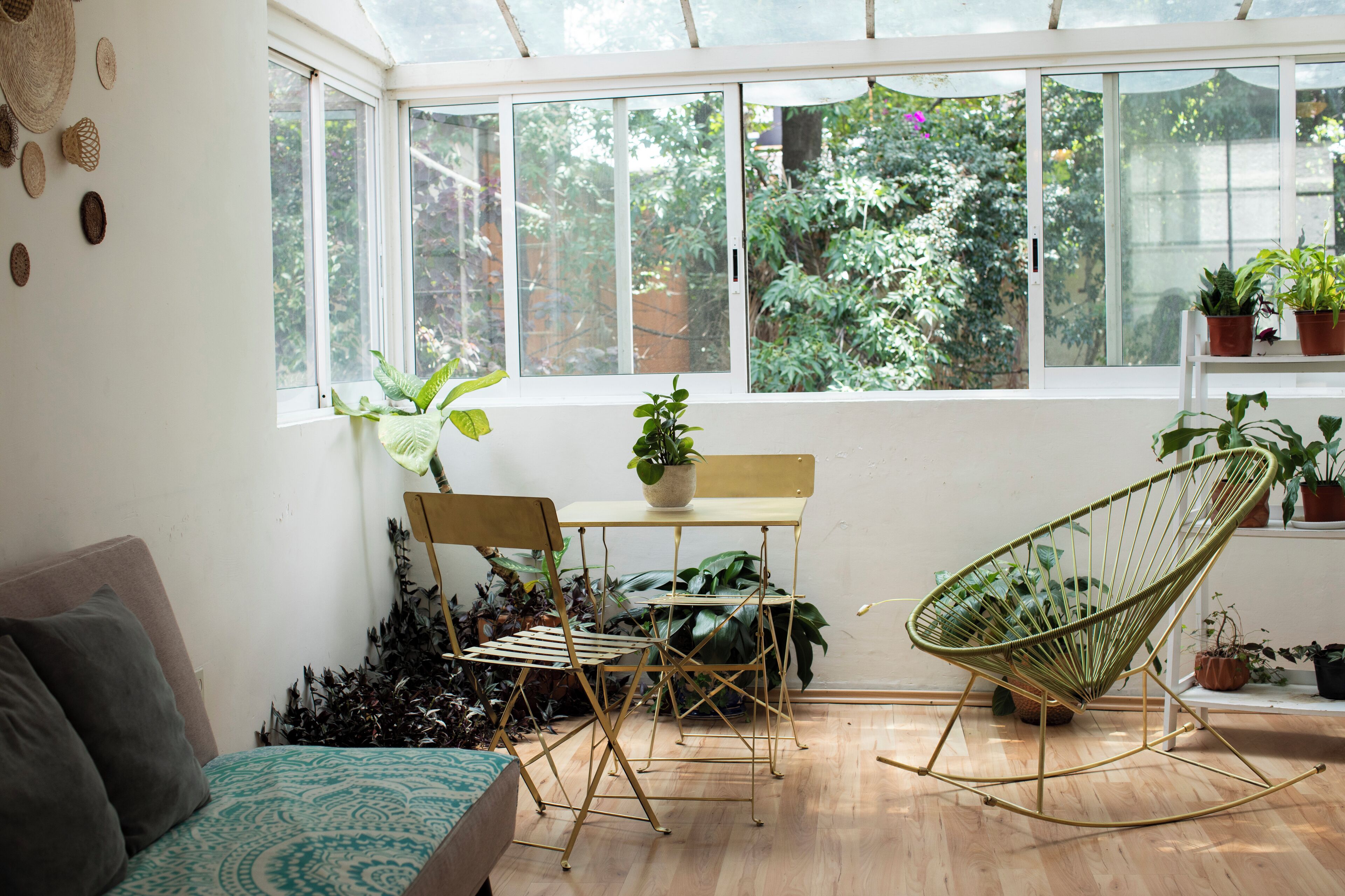 Departamento familiar | Área de sala de estar | Smart TV de 45 pulgadas con canales digitales y Netflix 