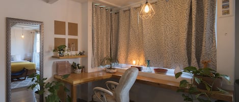 Superior-studiolejlighed - terrasse - udsigt til have | 2 soveværelser, pengeskab på værelset, individuelt design