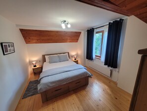 3 bedrooms, iron/ironing board, travel crib, free WiFi