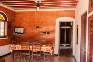 Dining - Praia Grande ES 4 QTS – 3 blocks beach/Rest. chico (Praia Grande)