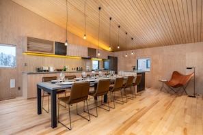 Luxury Villa | Makan dalam bilik