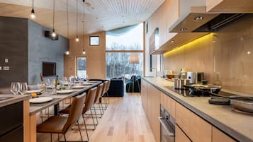 奢华别墅 | 私人厨房 | 冰箱、微波炉、炉灶、洗碗机