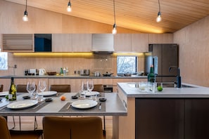 Villa de lujo | Cocina privada | Refrigerador, microondas, parrilla de estufa y lavavajillas