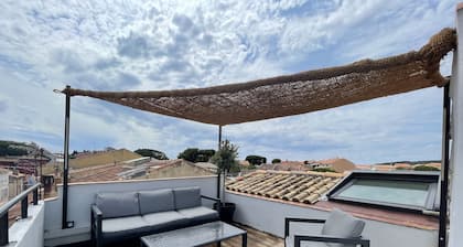 Duplex Standing de 77m2 Avec Rooftop de vue mer Situé Plein Centre de Bandol