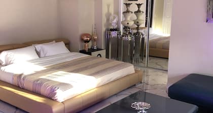 Hollywood Art Studio Apartment