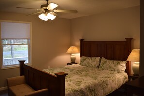 4 bedrooms, desk, iron/ironing board, free WiFi