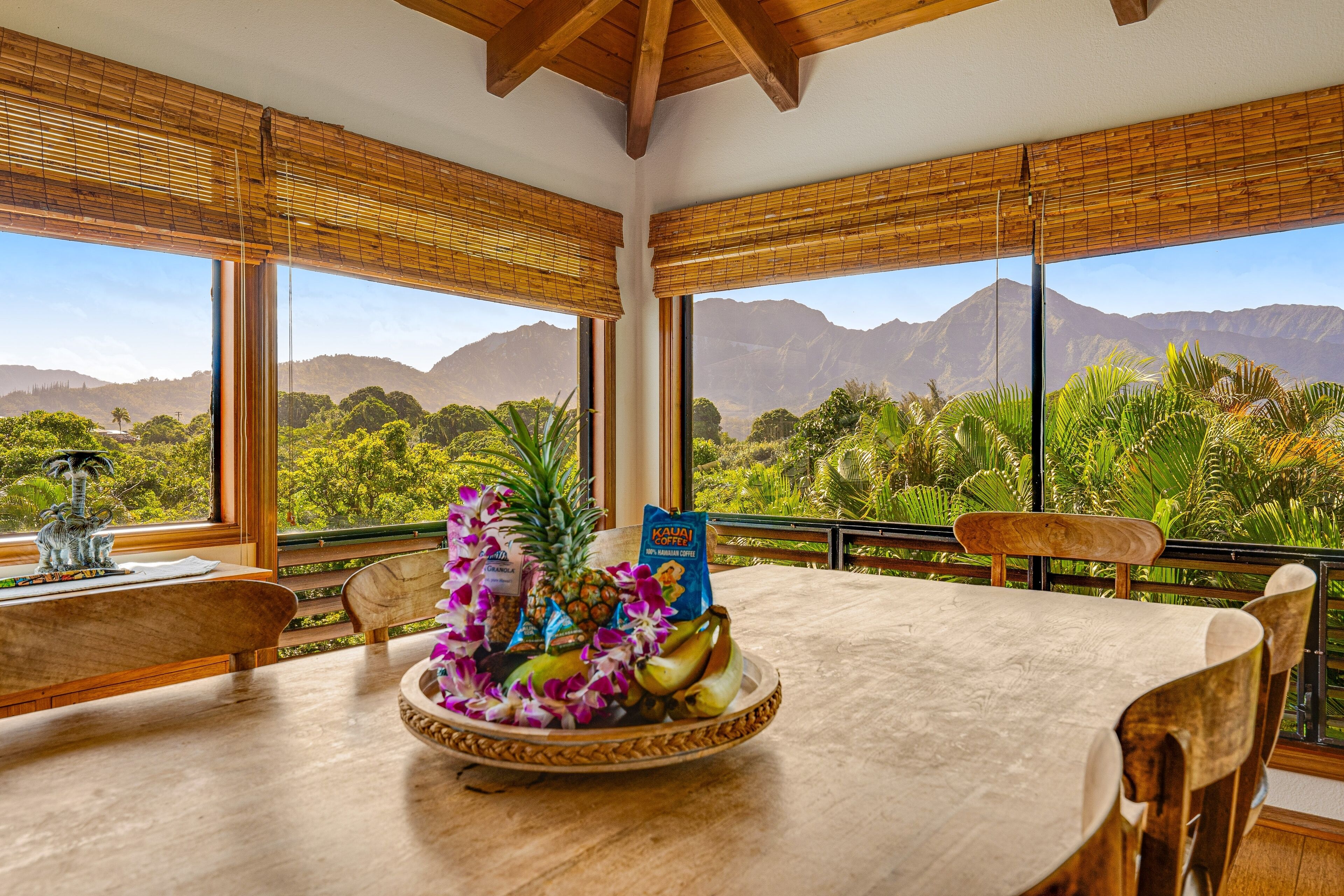 Hawaiian mansion with private pool, hot tub, ocean view, & high-speed WiFi