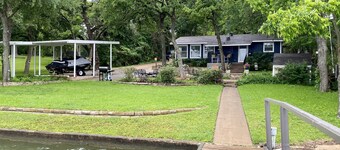 Cozy Lakefront Cottage on Eagle Mountain Lake
