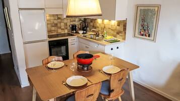 Fridge, oven, dishwasher, toaster