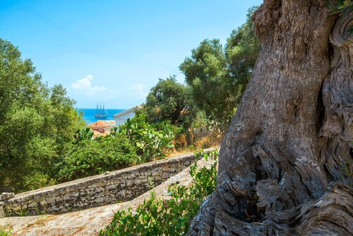 Sterna Studio: Inside Gaios Paxos, close to all amenities