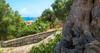 Sterna Studio: Inside Gaios Paxos, close to all amenities