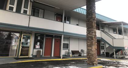 travelers uptown motel