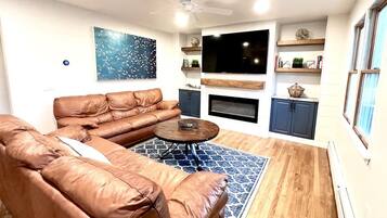 TV connectée, cheminée, jeux vidéo, écrans d'ordinateur